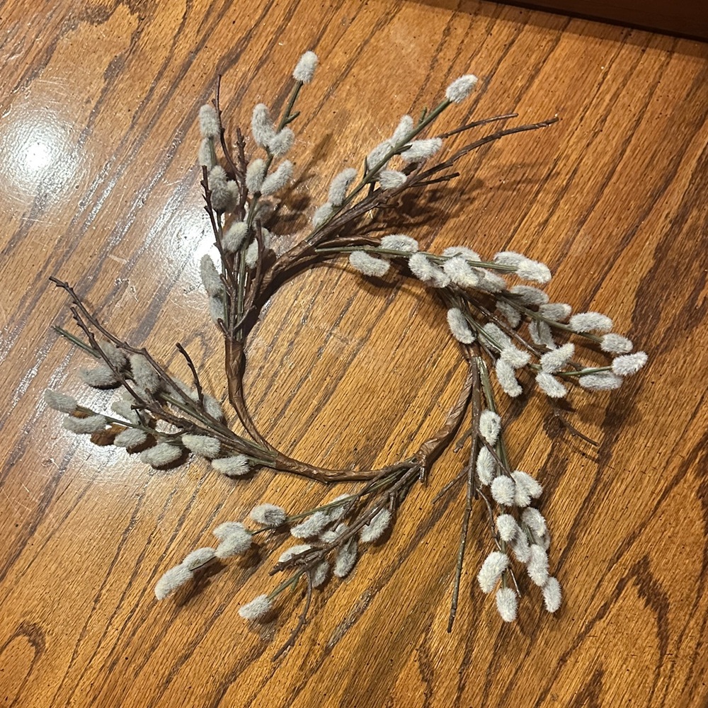 Neutral Willow Wreath - Home Decor